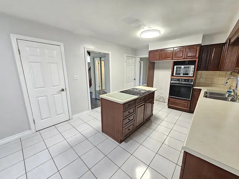 49 Decew Woods Ct #1 — Photo 6