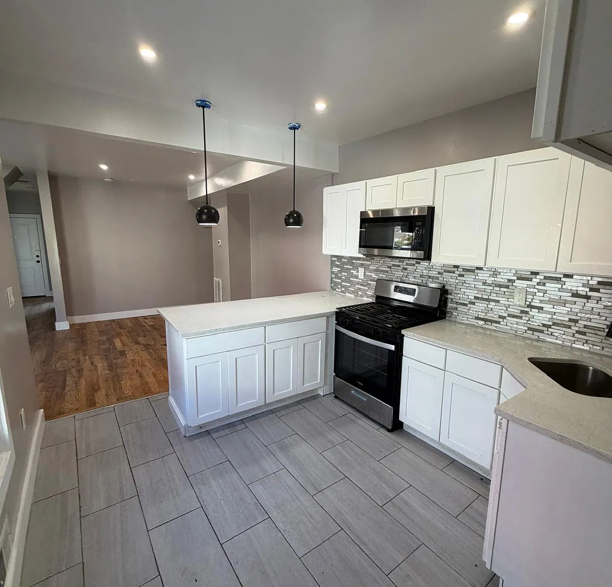 4 bed, 1600 sqft, $2,800 — Photo 1