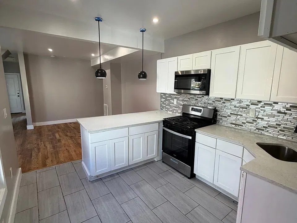7 S Reid St