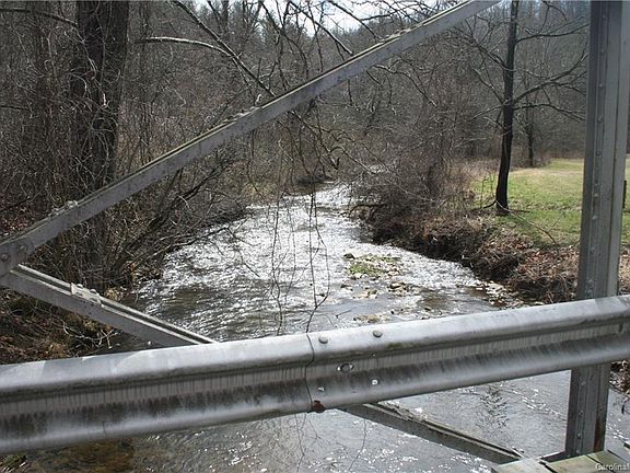 3rd image of 19 White Willow Rdg #11