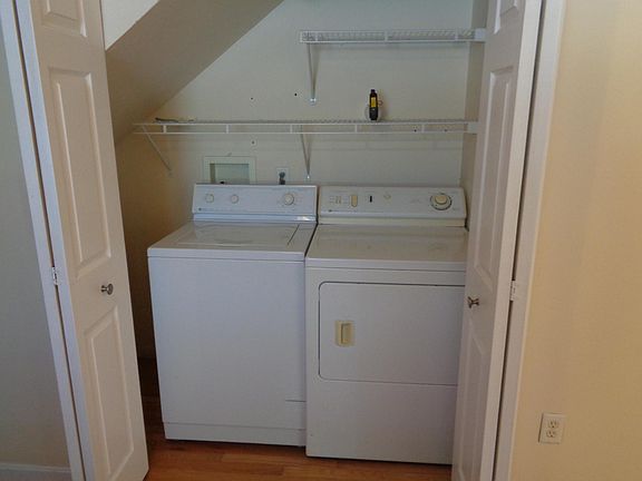 Washer/Dryer in Kitchen