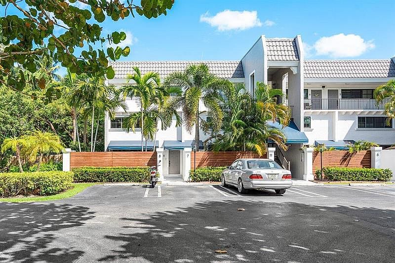 1st image of 801 Palm Trl APT 8