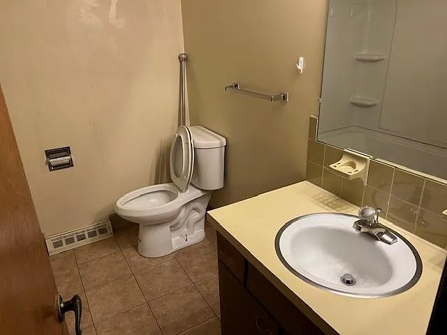 2226 Court St #8 — Photo 9