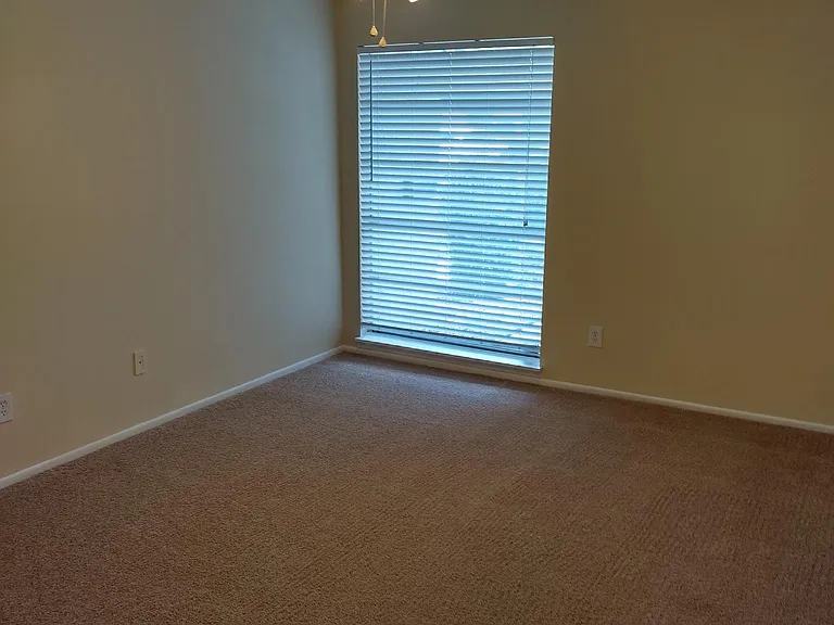 611 Grove Ct — Photo 6
