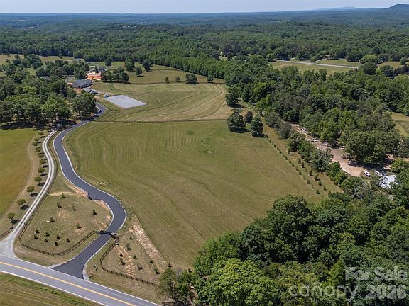 4th image of 62 Mountain View Ln