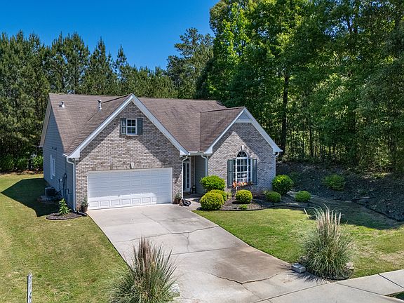 2nd image of 5 Honeysuckle Ln
