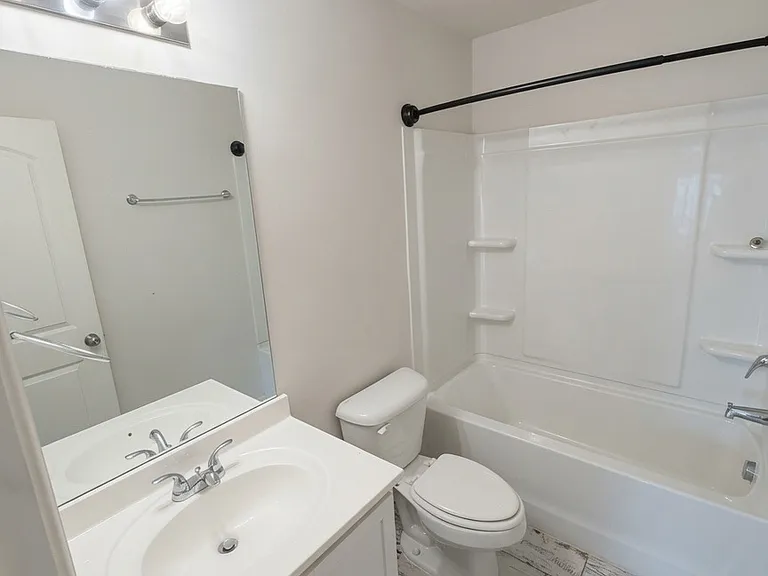 22 Oxford Ln — Photo 3