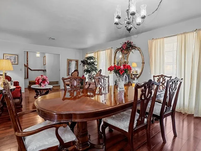 1310 Spring Valley Dr — Photo 4
