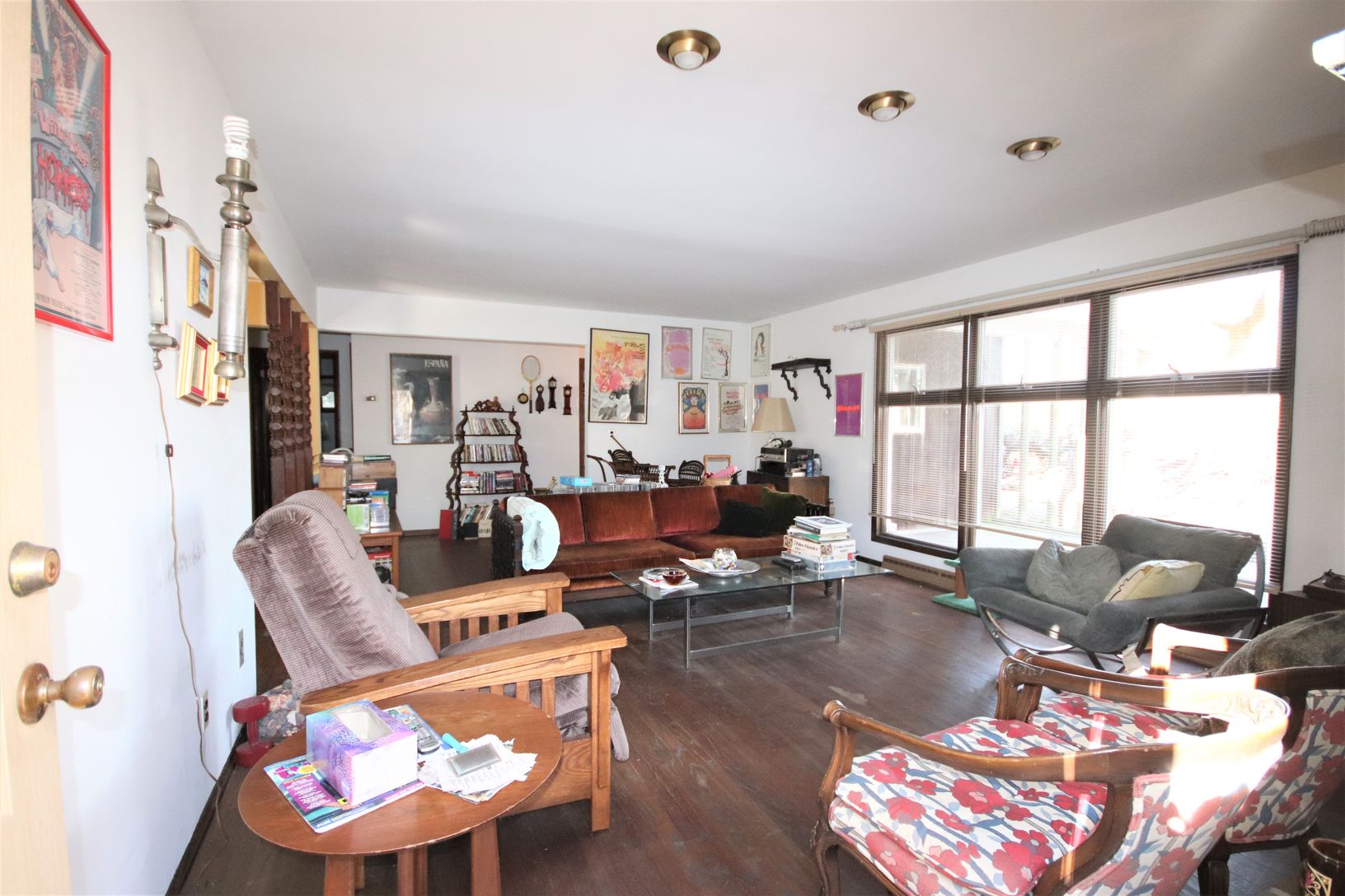  Living room with exit to side deck