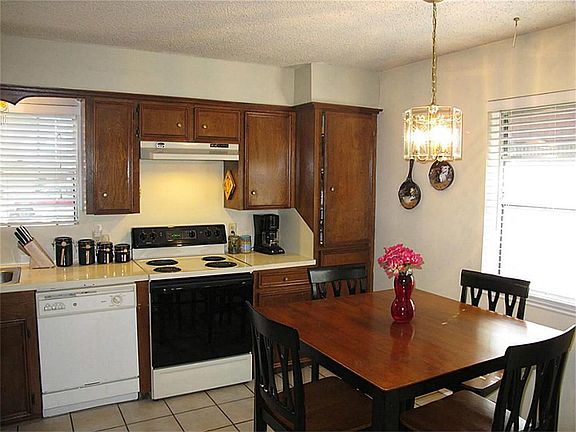 3rd image of 4810 Sandalwood Ave