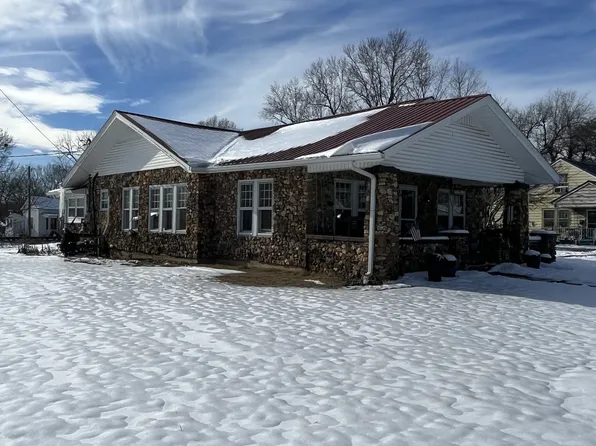 208 W End Ave, Dickson, TN 37055