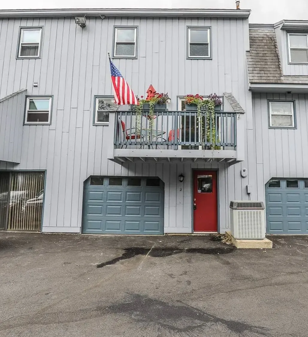 2 bed, 1.5 bath, 1268 sqft, $2,700 — Photo 1