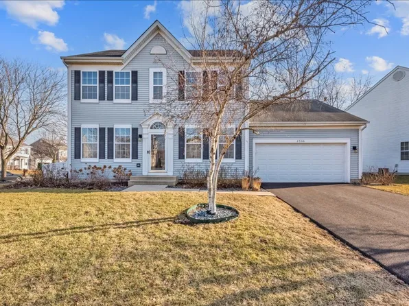 2566 Adelia Ln, West Chicago, IL 60185
