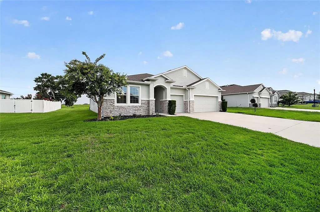 4 bed, 3.5 bath, 2834 sqft, $2,700 — Photo 3