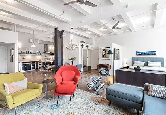 4th image of 448 W 37th St APT 6F