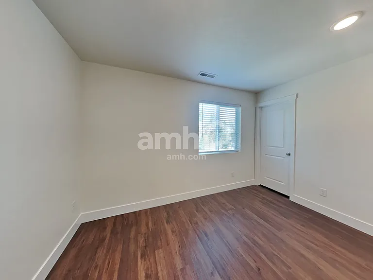 1546 N Alderleaf Ave — Photo 17