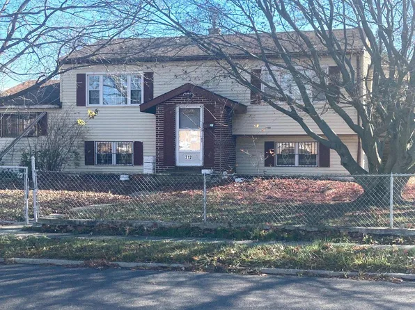 212 College Dr, Pemberton, NJ 08068