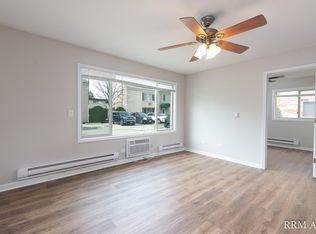615 W Park Ave #1A, Libertyville, IL 60048