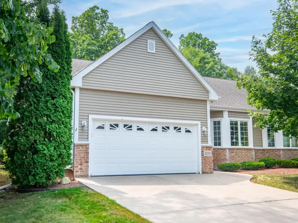 2379 Stoney LANE, Grafton, WI 53024