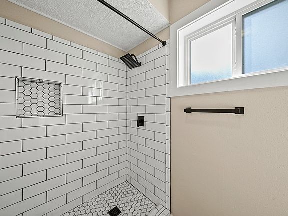 5th image of 35 Marina Cir