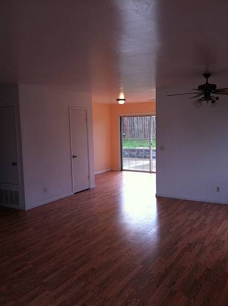 Living Room w Pergo Flooring