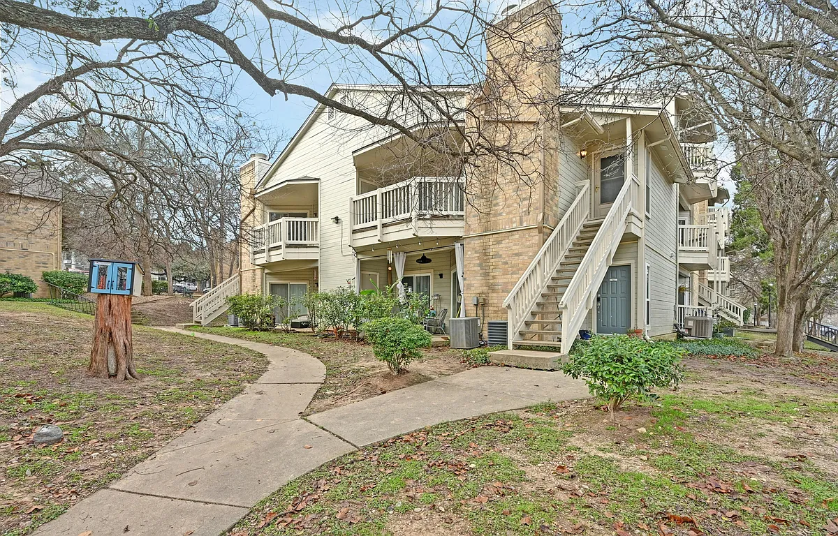 Building Photo - 2450 Wickersham Ln #710