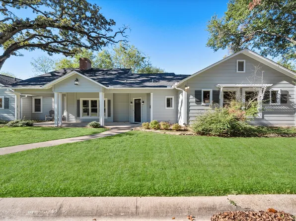 1100 Governors Dr, Corsicana, TX 75110