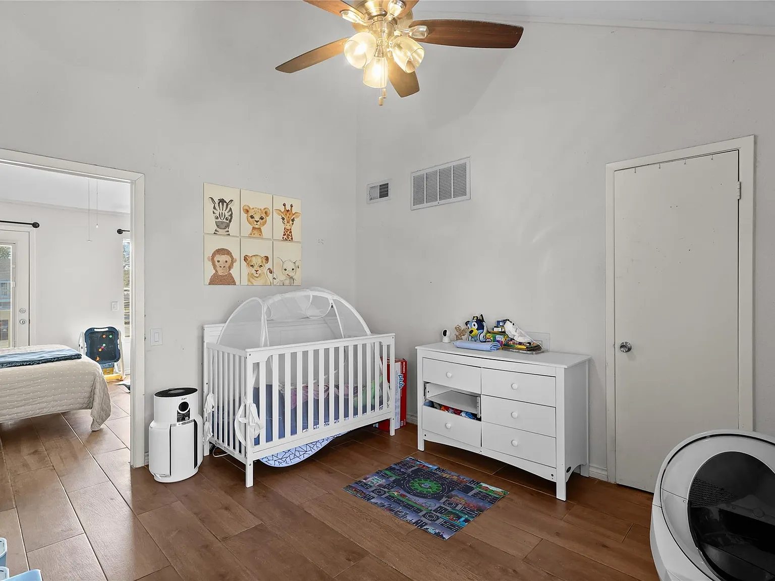 1 bed, 1.5 bath, 1032 sqft, $1,500 — Photo 3