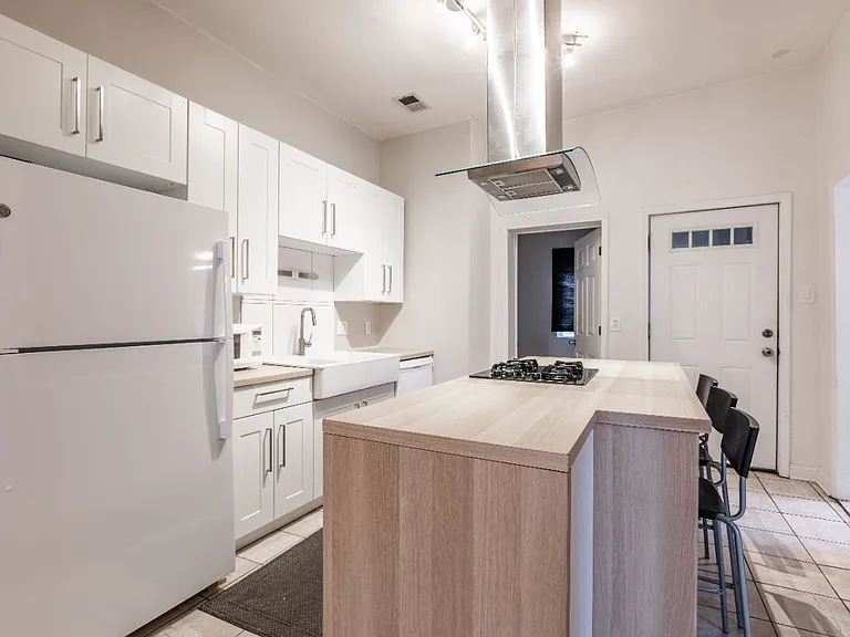 2554 W Cortland St #2 — Photo 13