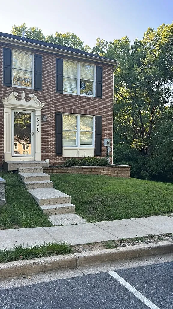 4 bed, 1740 sqft, $2,900 — Photo 2