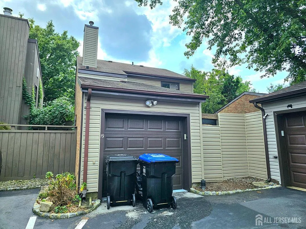 2 bed, 2.0 bath, 1226 sqft, $2,950 — Photo 2