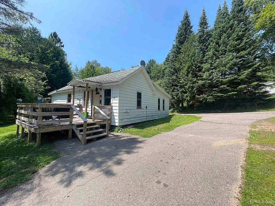 2530 Division St, Marquette, MI 49855 Zillow