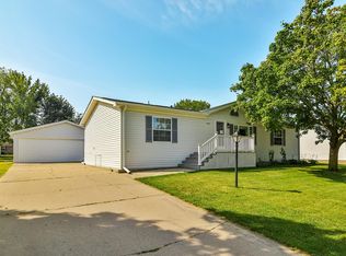 5521 Mahogany Ln, Roscoe, IL 61073