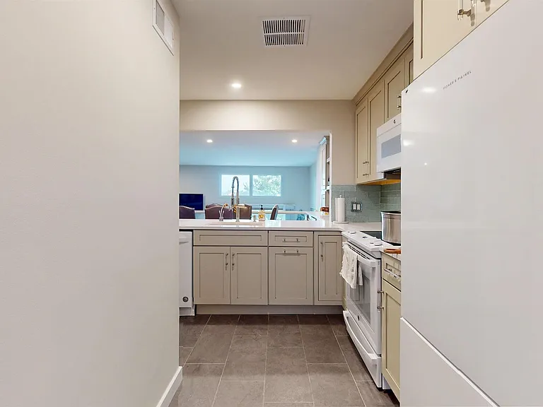701 Bayshore Ave #701 — Photo 18