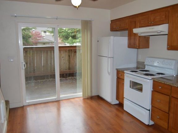 2nd image of 1649 NE Barberry Dr APT 5