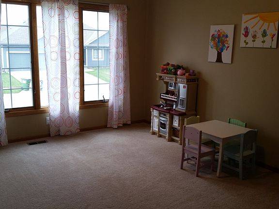 4th image of 15433 Rosewood St
