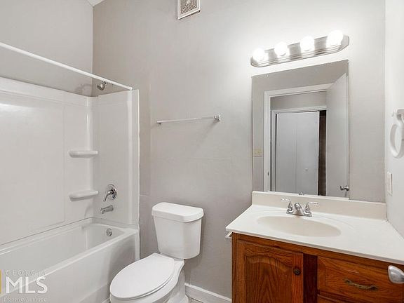 5th image of 2144 Valley Oaks Dr SE