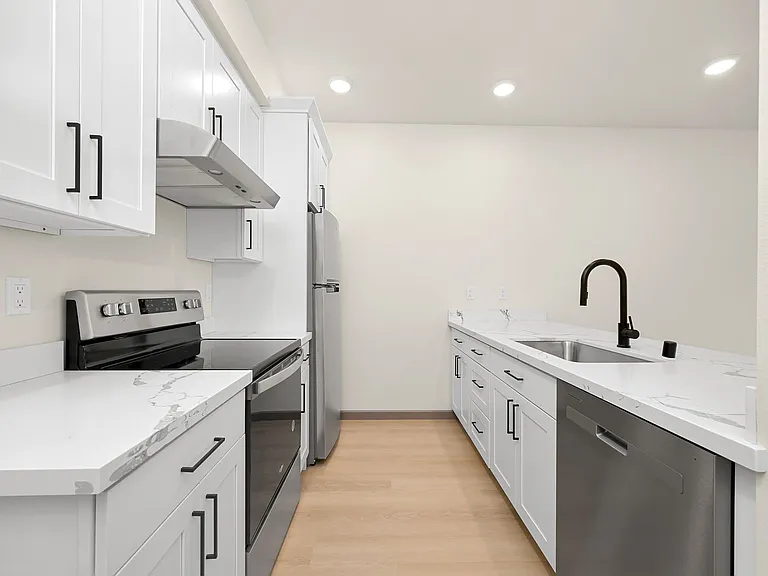 146 Prince Ave — Photo 36