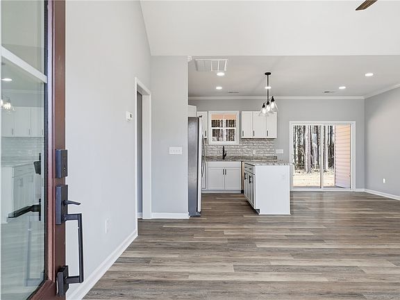 3rd image of 908 Beaverdam Rd