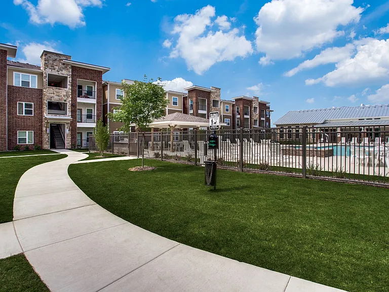 Palladium Glenn Heights — Photo 30