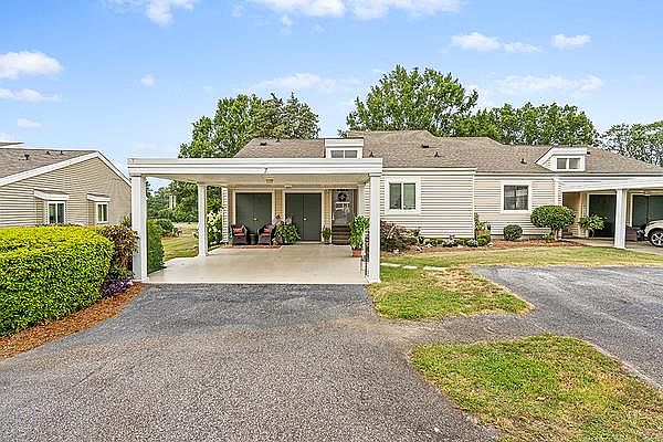 1st image of 7 Royal Oak Dr
