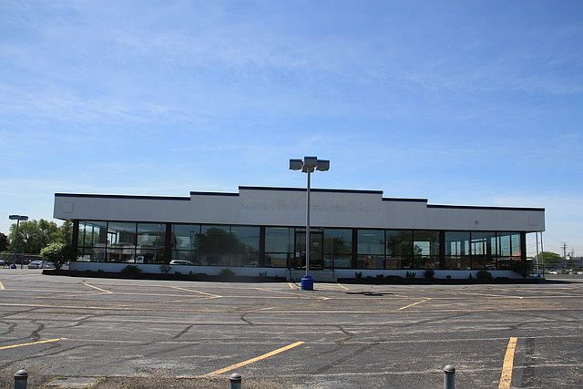 1st image of 260 W Grand Ave