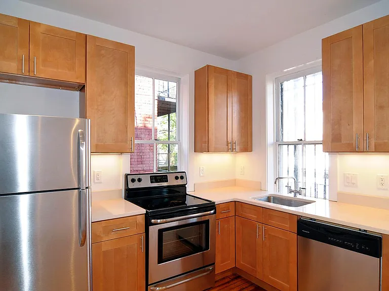 749 Park Rd NW #4 — Photo 2