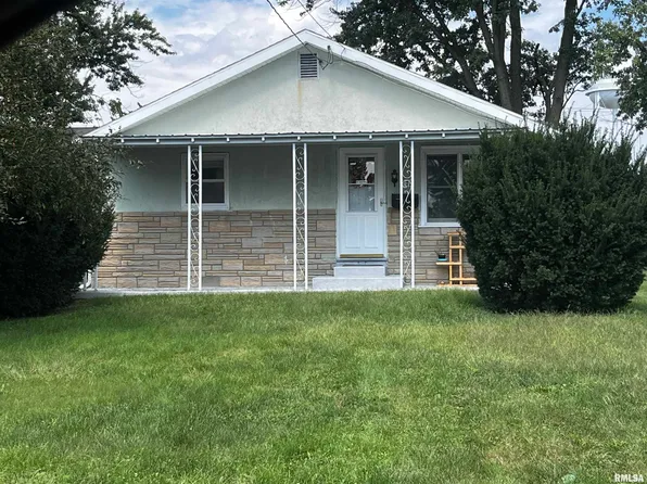 777 E Vernon St, Farmington, IL 61531