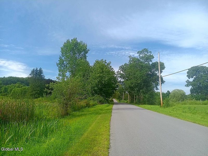 2nd image of 1585 Carlton Road