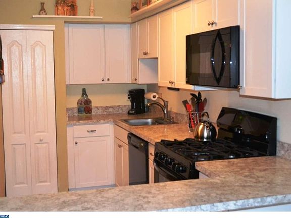 4th image of 87 Knoll Dr