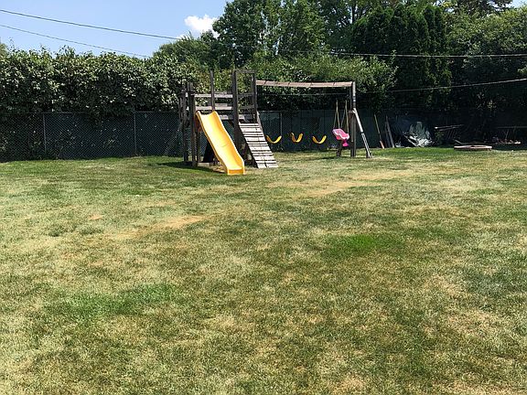 4th image of 123 Woodland Ave