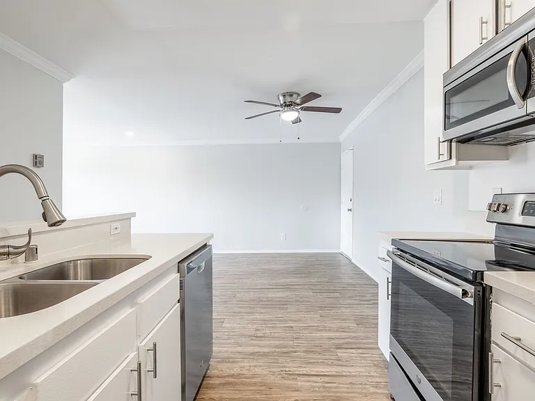 4444 Ensign Avenue — Photo 8