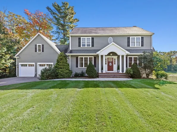 4 Buckskin Dr, Mansfield, MA 02048