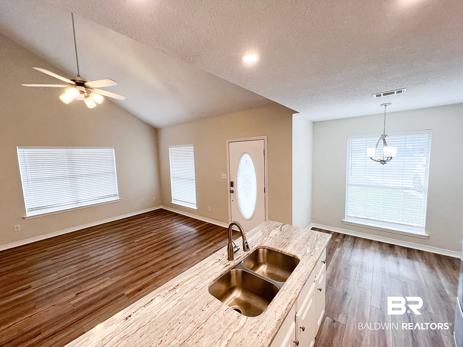 3 bed, 2.0 bath, 1471 sqft, $1,795 — Photo 3